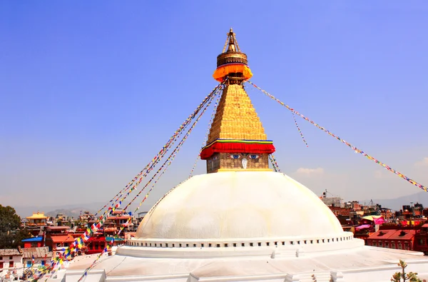 Bodnath stupa en gebed vlaggen in Kathmandu, Nepal — Stockfoto