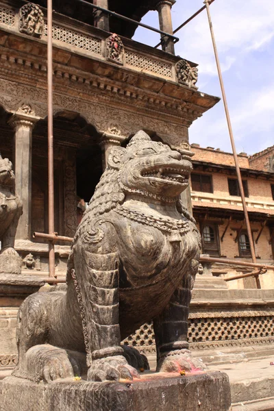 Skulpturer av lion, patan, Kathmandudalen, nepal — Stockfoto