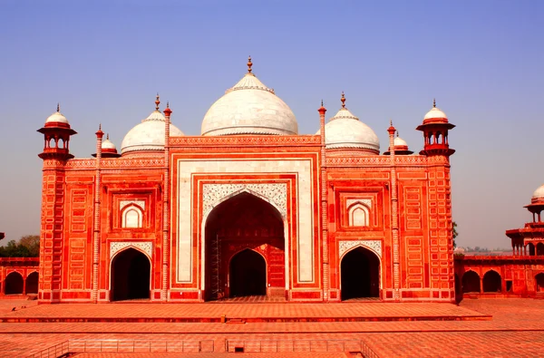 Masjid moschee in der nähe von taj mahal mausoleum, agra, indien — Stockfoto