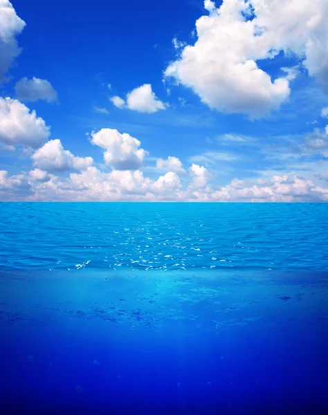 Underwater scene and blue sky — Stock Photo, Image