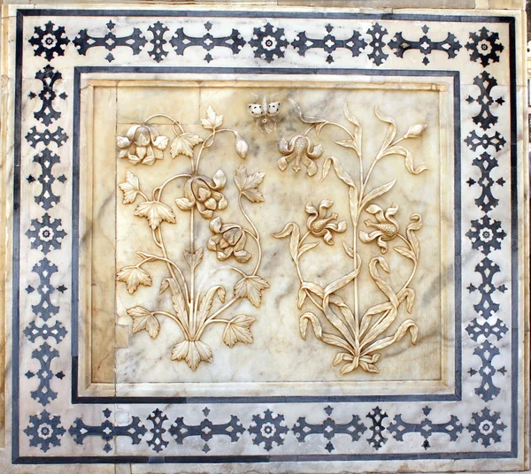 Starożytne rzeźbione kwiat marmur w Amber Fort, Jaipur, Radżastan — Zdjęcie stockowe