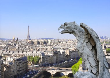 Paris notre dame üzerinde yukarı bakan çirkin yaratık de paris, Fransa