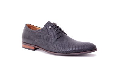 Genç bir adam için ayakkabı