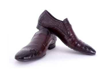 Genç bir adam için ayakkabı