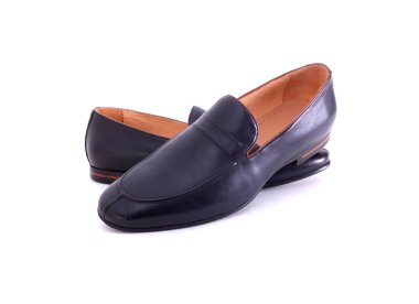 Genç bir adam için ayakkabı