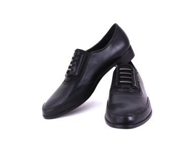 Genç bir adam için ayakkabı