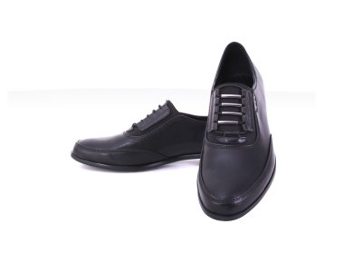 Genç bir kadın için ayakkabı