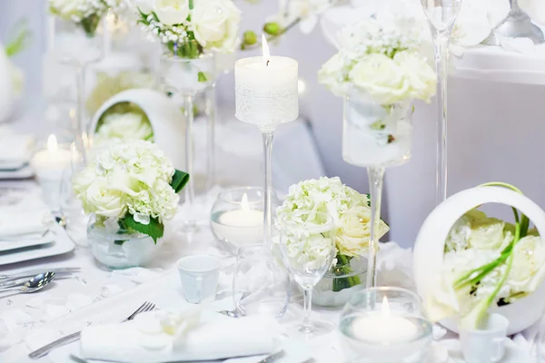 Beautidul table set for wedding reception — Stock Photo, Image