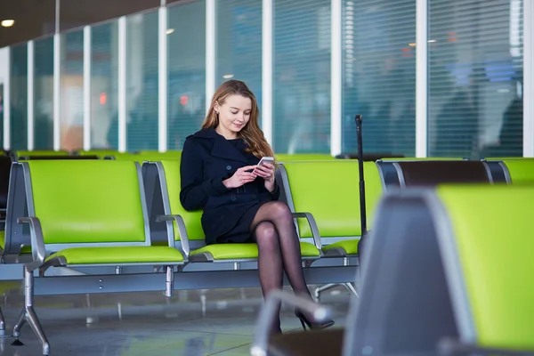 Young woman in international airport — Stock Photo, Image