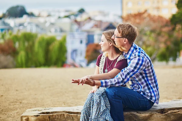 Romantisches Liebespaar bei einem Date in San Francisco — Stockfoto