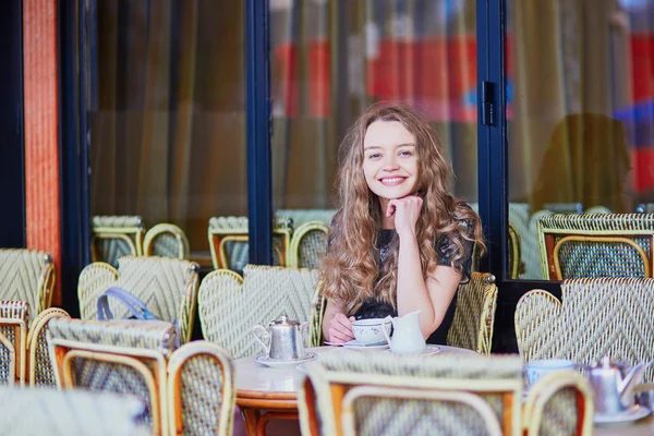 Beautiful Parisian woman in cafe — Stock Photo, Image