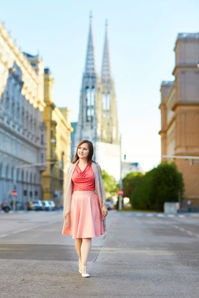 Schöne junge Touristin in Wien — Stockfoto