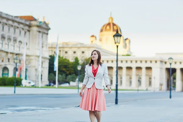 Piękny młody turysta w Wiedniu — Zdjęcie stockowe