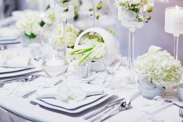 Beautidul table set for wedding reception — Stock Photo, Image