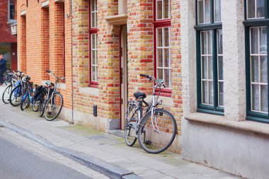 Bisiklet Brugge tuğla duvara