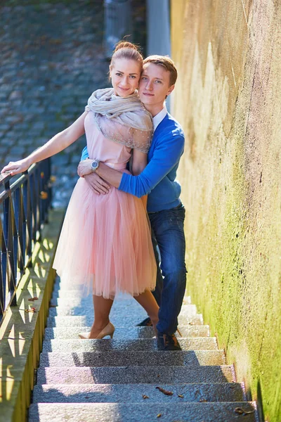 Romantic couple in Paris, France — Stock Photo, Image