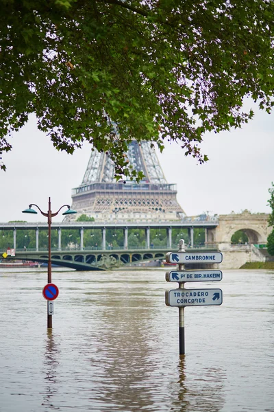 Paris'te sel — Stok fotoğraf