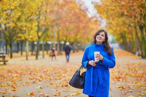 Beautiful young tourist in Paris on a fall day — Stock Photo, Image