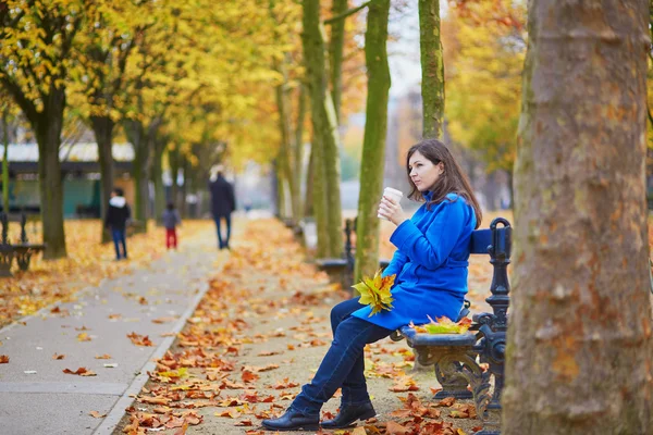 Beautiful young tourist in Paris on a fall day — Stock Photo, Image