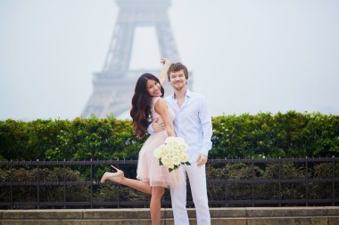 Romantik Çift Paris'te birlikte