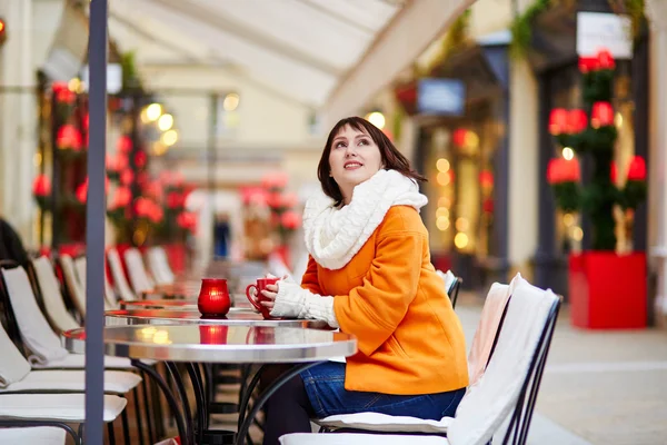 Happy young woman in Paris at Christmas — Stok fotoğraf