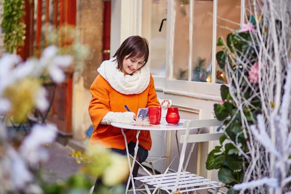 Happy young woman in Paris at Christmas — Stok fotoğraf