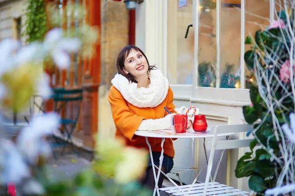 Happy young woman in Paris at Christmas — Stok fotoğraf