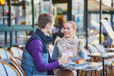 Paris, Fransa, kafede Romantik Çift