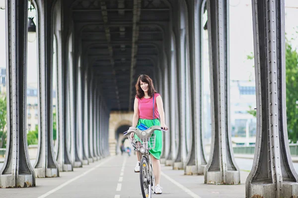 Woman riding a bicycle on a street of Paris — Stock Photo, Image