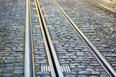 Tramvay closeup Lizbon'da raylar