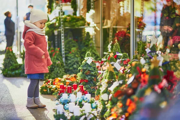 Happy Cheerful Toddler Girl Christmas Tree Market Street Paris France — Stock Photo, Image