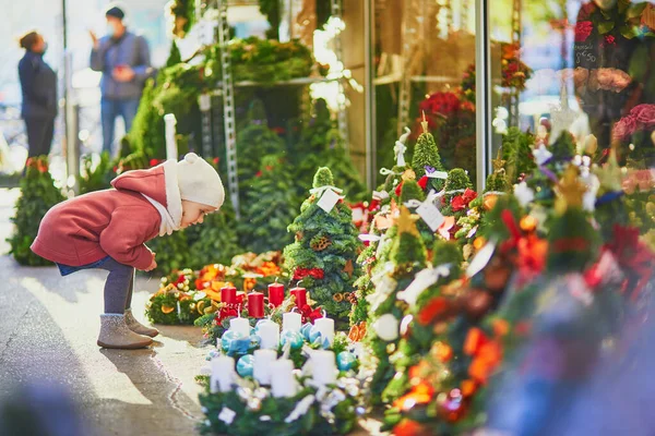 Happy Cheerful Toddler Girl Christmas Tree Market Street Paris France — Stock Photo, Image