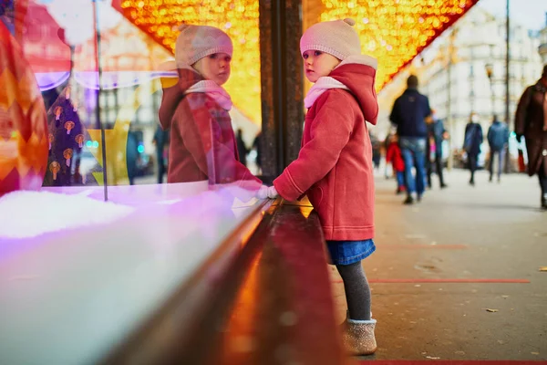 Toddler Girl Looking Window Glass Large Department Store Decorated Christmas — Stock Photo, Image