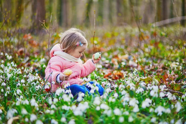 Cute Little Girl Playing Egg Hunt Easter Toddler Looking Colorful — Stock Photo, Image