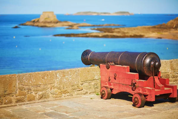 Antiguo Canon Muralla Fortaleza Que Rodea Saint Malo Intra Muros —  Fotos de Stock