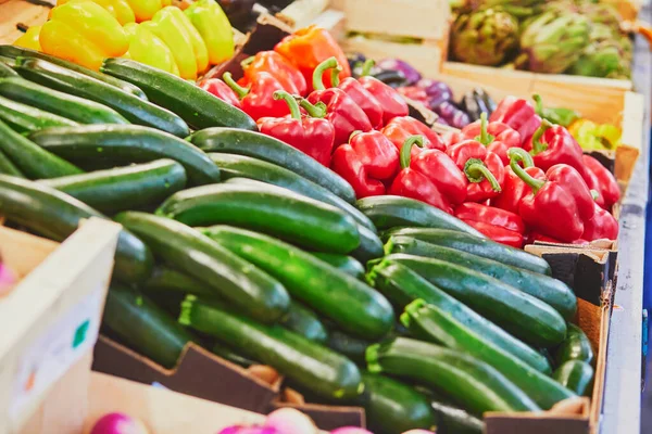 Peperoni Freschi Biologici Zuccherini Sul Mercato Agricolo Parigi Francia — Foto Stock