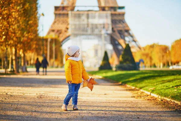 Adorable Little Girl Yellow Jacket Walking Autumn Park Sunny Fall — Stock Photo, Image