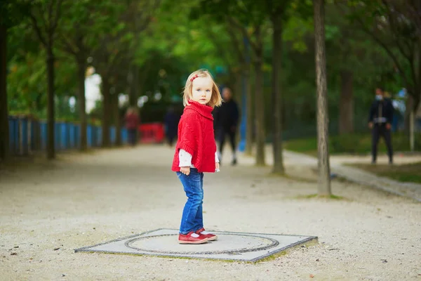 Menina Adorável Criança Brincando Parque Outono Miúdo Feliz Gostar Dia — Fotografia de Stock