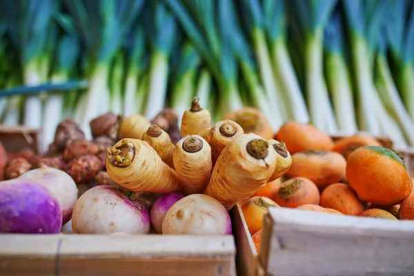Fresh Organic Parsnip Turnip Carrots Leek Farmers Market Paris France — Stock Photo, Image