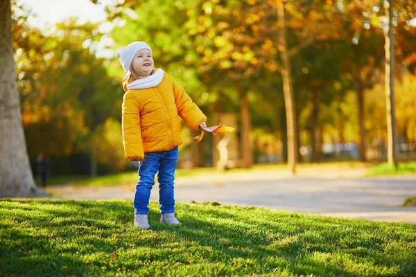 Adorable Little Girl Yellow Jacket Walking Autumn Park Sunny Fall — Stock Photo, Image