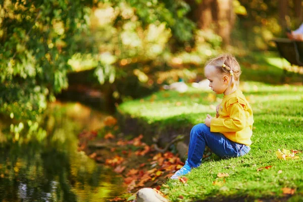 Adorable Toddler Girl Sitting Ground Brook Bank Autumn Park Happy — Stock Photo, Image