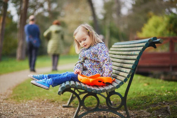 Adorable Little Girl Sitting Bench Lunchbox Having Picnic Spring Day — Stock Photo, Image