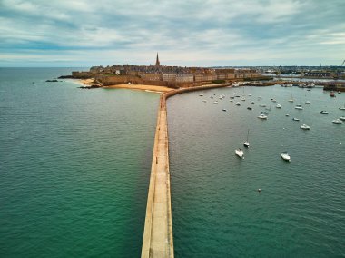 Saint-Malo Intra-Muros 'un Brittany, Fransa' daki hava aracı görüntüsü