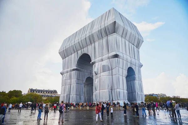 Paris France September 2021 Triumphal Arch Wrapped Silvery Blue Fabric — Stock Photo, Image