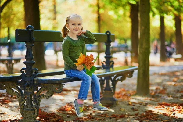 Adorable Preschooler Girl Enjoying Nice Sunny Autumn Day Outdoors Happy — Stock Photo, Image