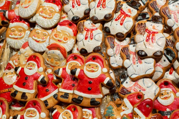 Viele Weihnachtsdekorationen auf dem Markt — Stockfoto