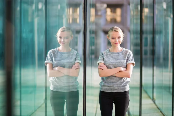Young business woman in modern glass interior — Stock Photo, Image