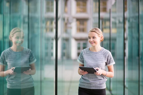 Young woman with tablet — Stock Photo, Image