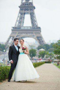 Paris'te mutlu sadece evli çift