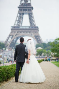 Paris'te mutlu sadece evli çift